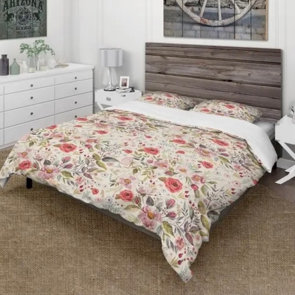 Designart “Vintage Red Pink Flower and Leaves” Queen Duvet - Picture 3 of 6